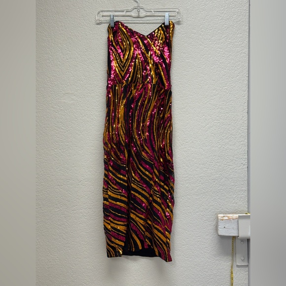 Bella Barnett Dresses & Skirts - Bella Barnett Sequin Strapless Dress in Fuchsia, Gold and Black size M